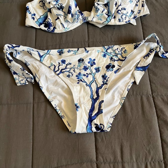 Vilebrequin Swimsuit Blue White Cherry Blossom Bikini Size Large - Picture 3 of 8